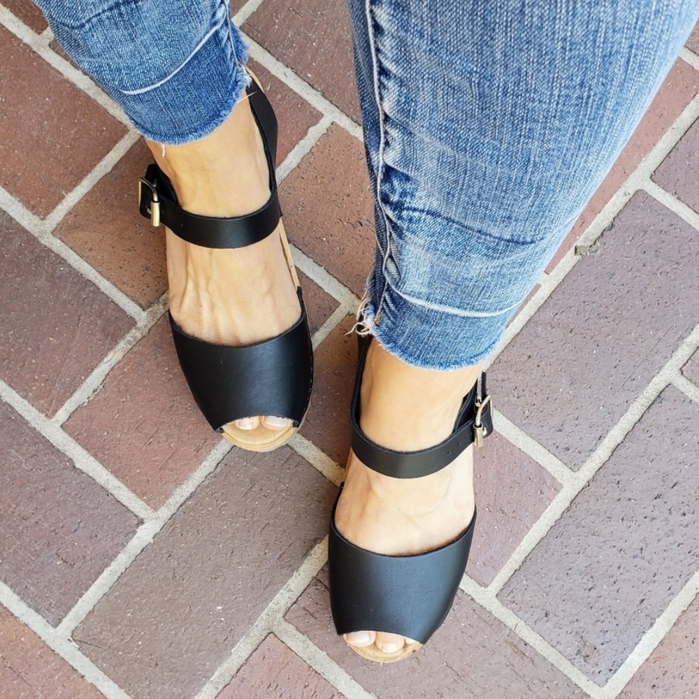 ❤️… MÍA GRETA Black Leather Women's Sandals - Picture 6 of 7